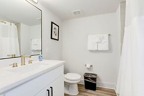 Elegant 2BR Apartment - Minutes to D.C.