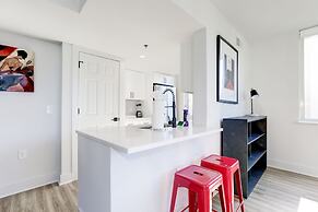 Elegant 2BR Apartment - Minutes to D.C.