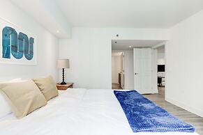 Elegant 2BR Apartment - Minutes to D.C.