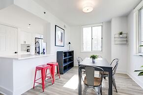 Elegant 2BR Apartment - Minutes to D.C.