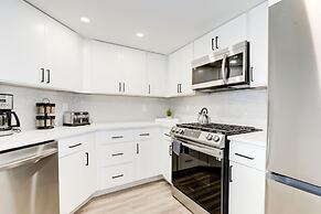Elegant 2BR Apartment - Minutes to D.C.