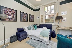 Westminster Retreat by Underthedoormat