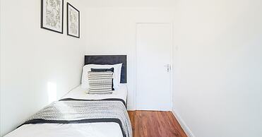 Brabon Road House By REDWOOD STAYS