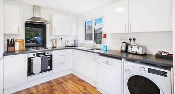 Brabon Road House By REDWOOD STAYS