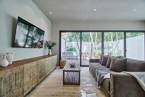 Modern Private Villa With Pools Terraces Sundeck