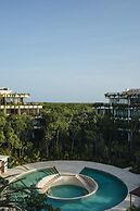 Gorgeous Loft Jungle Views and Premium Amenities