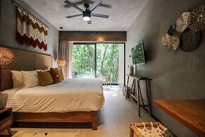 Couple s Retreat in Prime Location Rooftop Pool