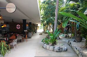 Couple s Retreat in Prime Location Rooftop Pool