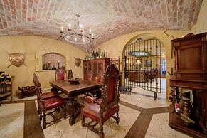 Lions Gate Estate in Sandy Springs