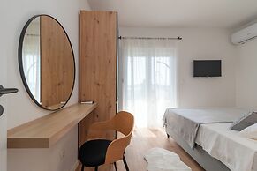 Villa Eight by Villa Kuzmanic