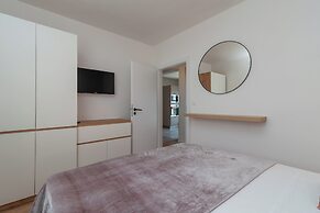 Villa Eight by Villa Kuzmanic