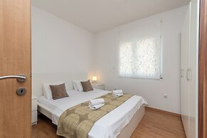 Villa Eight by Villa Kuzmanic