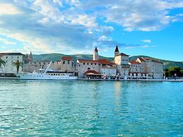 Villa Eight by Villa Kuzmanic