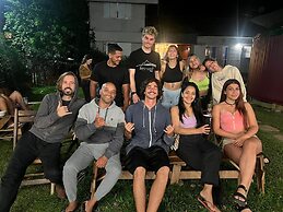 Island Vibe Nomads - Adventure Hostels