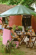 Island Vibe Nomads - Adventure Hostels