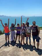 Island Vibe Nomads - Adventure Hostels & Coworking