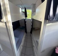 Island Vibe Nomads - Adventure Hostels