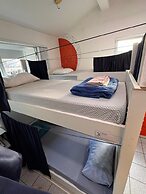 Island Vibe Nomads - Adventure Hostels