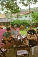 Island Vibe Nomads - Adventure Hostels