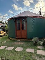 Island Vibe Nomads - Adventure Hostels