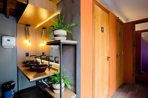 Island Vibe Nomads - Adventure Hostels & Coworking