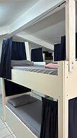 Island Vibe Nomads - Adventure Hostels