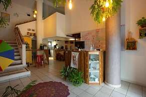 Island Vibe Nomads - Adventure Hostels