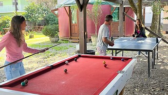 Island Vibe Nomads - Adventure Hostels