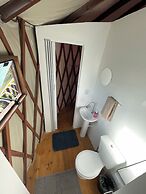 Island Vibe Nomads - Adventure Hostels