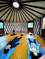 Island Vibe Nomads - Adventure Hostels