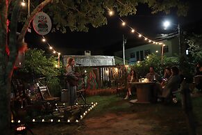 Island Vibe Nomads - Adventure Hostels & Coworking