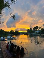 Island Vibe Nomads - Adventure Hostels & Coworking