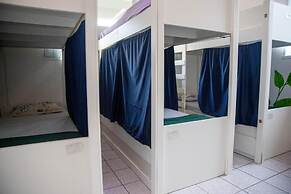 Island Vibe Nomads - Adventure Hostels & Coworking