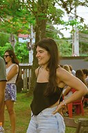 Island Vibe Nomads - Adventure Hostels