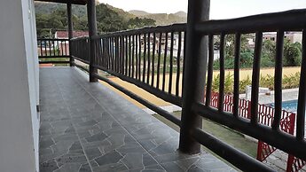 POUSADA TANI COM AR E PISCINA em MARESIAS