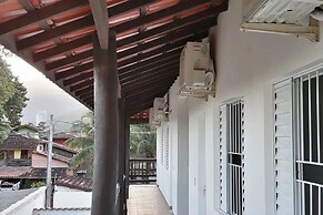 POUSADA TANI COM AR E PISCINA em MARESIAS