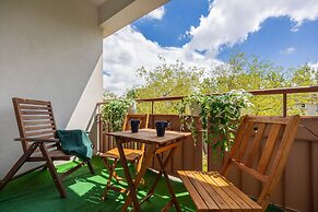 Darwina Apartment 2 Balconies by Renters