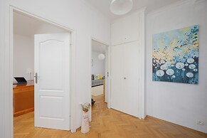 Darwina Apartment 2 Balconies by Renters