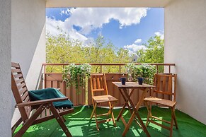 Darwina Apartment 2 Balconies by Renters