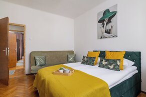 Family Apartment in Cracow by Renters