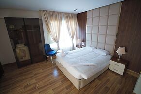 Pyramids sunshine inn