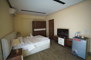 Pyramids sunshine inn