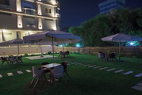 Pyramids sunshine inn