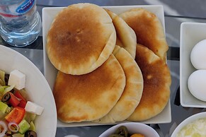 Pyramids sunshine inn