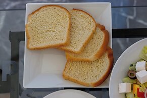 Pyramids sunshine inn