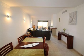 La Duquesa Place in the sun