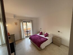 La Duquesa Place in the sun