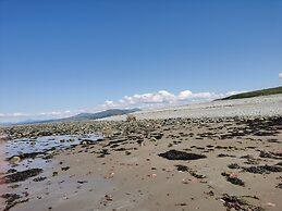 Snowdonia Holiday Sea Beach and Mountains View