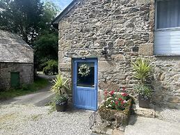 Cosy Cottage With hot Tub-oozing Character!