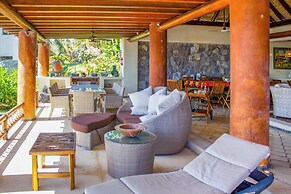 Ixtapa Oasis Beach front Family House